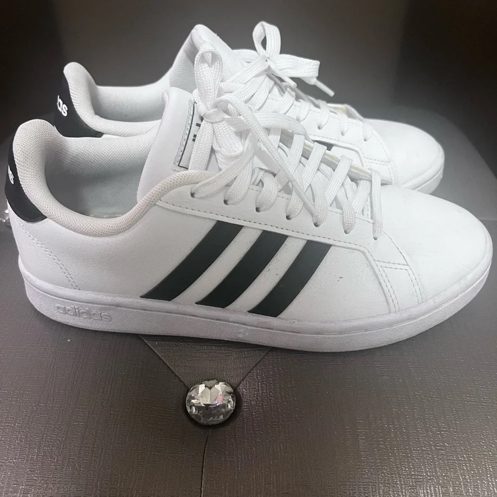 ADIDAS classic style sneakers - Picture 4 of 5